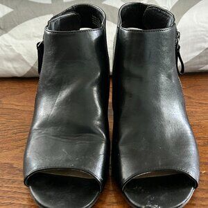 Women's black shoes